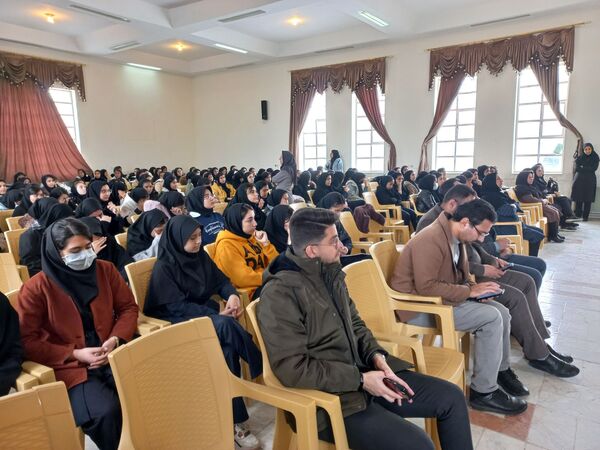 شکوه جشن دهه فجر در دبیرستان جوادالائمه سورشجان