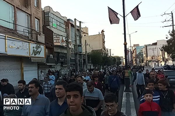 پیاده‌روی خانوادگی در شهر قدس