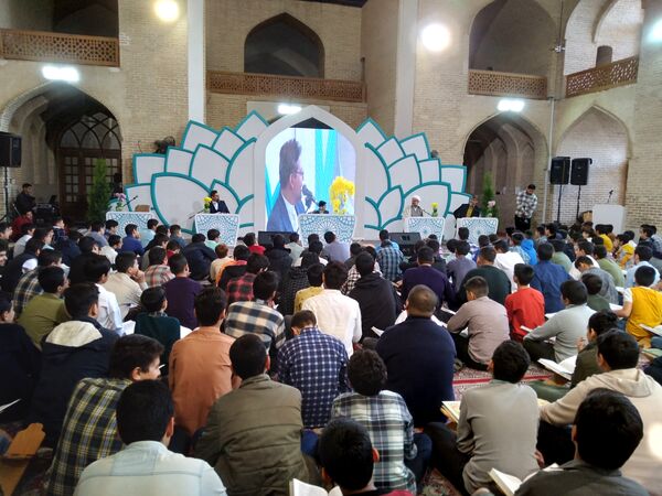 بزرگترین محفل دانش‌آموزی انس با قرآن در شهر یزد 