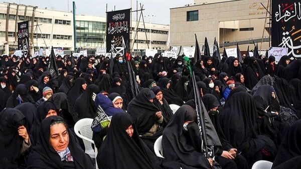 بدرقه پیکر مطهر ۱۳ شهید گمنام در اجتماع عظیم فاطمیون مشهد