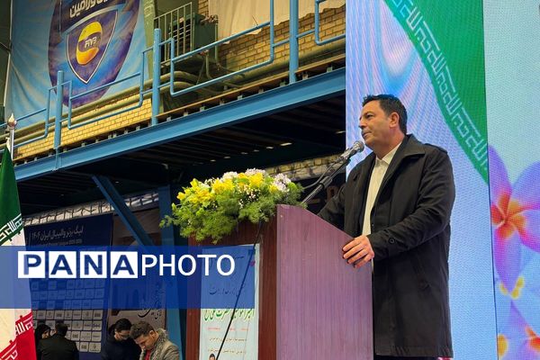 جشن روز پدر در سالن گلعباسی ورامین ؛ حضوریک هزار نفر از  پدران دانش آموزان گل‌های نمونه