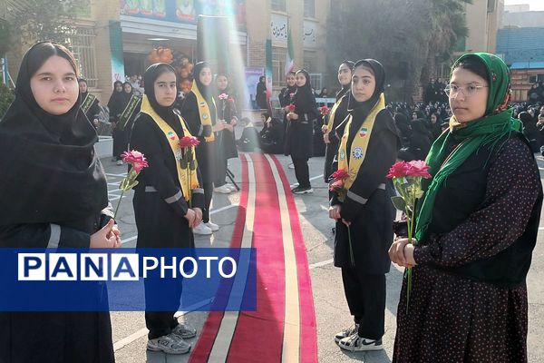 افتتاحیه جشنواره‌ی بازی‌های مهارتی-ورزشی در مدرسه زهره‌وند قرچک