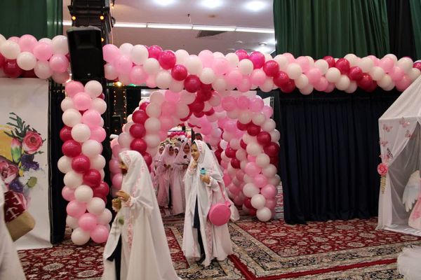 جشن عبادت ۱۳۰۰ نفر از دختران منطقه ۱۰ در مهدیه امام حسن مجتبی(ع)