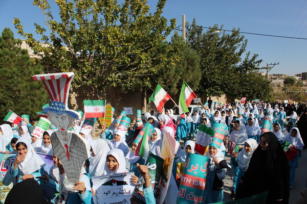 برگزاری راهپیمایی ۱۳ آبان در شهر درق 