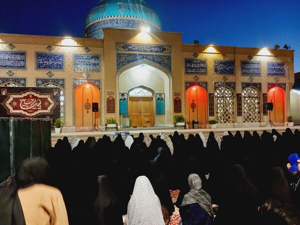 برپایی نماز جماعت در آرامگاه شهید مدرس 