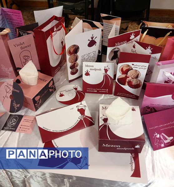 جشنواره هنری دانش‌آموزان رشته کاشی و عکاسی هنرستان کبری زرگران ملارد 