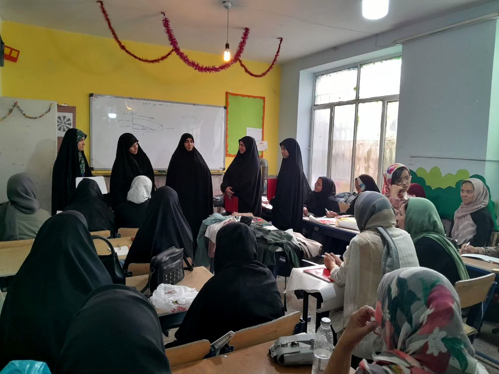 بازدید از فعالیت‌های مرکز یادگیری دولتی نرجس ناحیه یک مشهد
