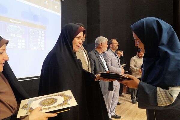 برزگرای جشنواره طلایه داران  به منظور  قدردانی از تلاش‌ها و دستاوردهای دانش‌آموزان و مدیران مدارس ملارد 