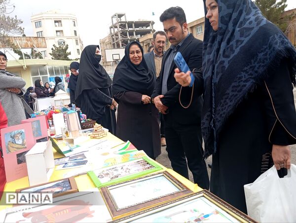 بازارچه کسب و کار دانش آموزی در دبیرستان افشار نژاد ناحیه پنج مشهد
