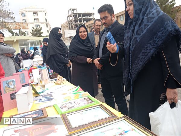 بازارچه کسب و کار دانش آموزی در دبیرستان افشار نژاد ناحیه پنج مشهد