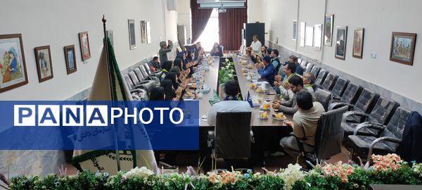 جلسه تقدیر از عوامل اجرایی همایش بزرگ یاوران مقاومت در کانون باهنر بجنورد