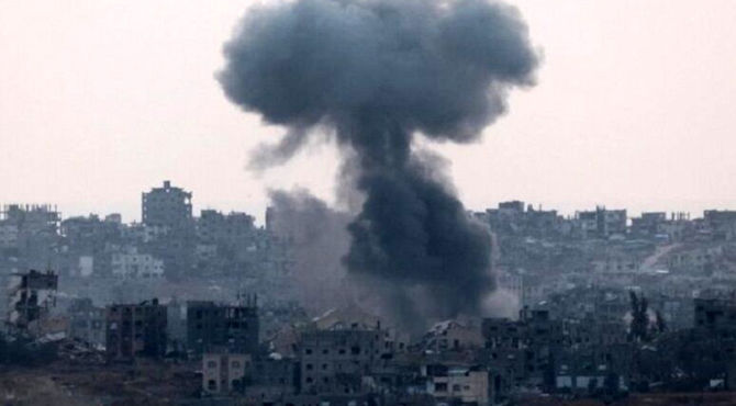 حملات سنگین رژیم صهیونیستی به شرق و جنوب غزه/ آتش‌بس همچنان نقض می‌شود