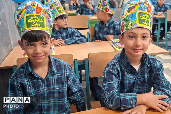  جشن شکوفه ها در آموزشگاه فردوسی