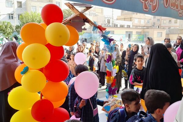 جشن شکوفه ها در مدارس شهرستان قدس، آغاز طلایی و شیرین  سال تحصیلی