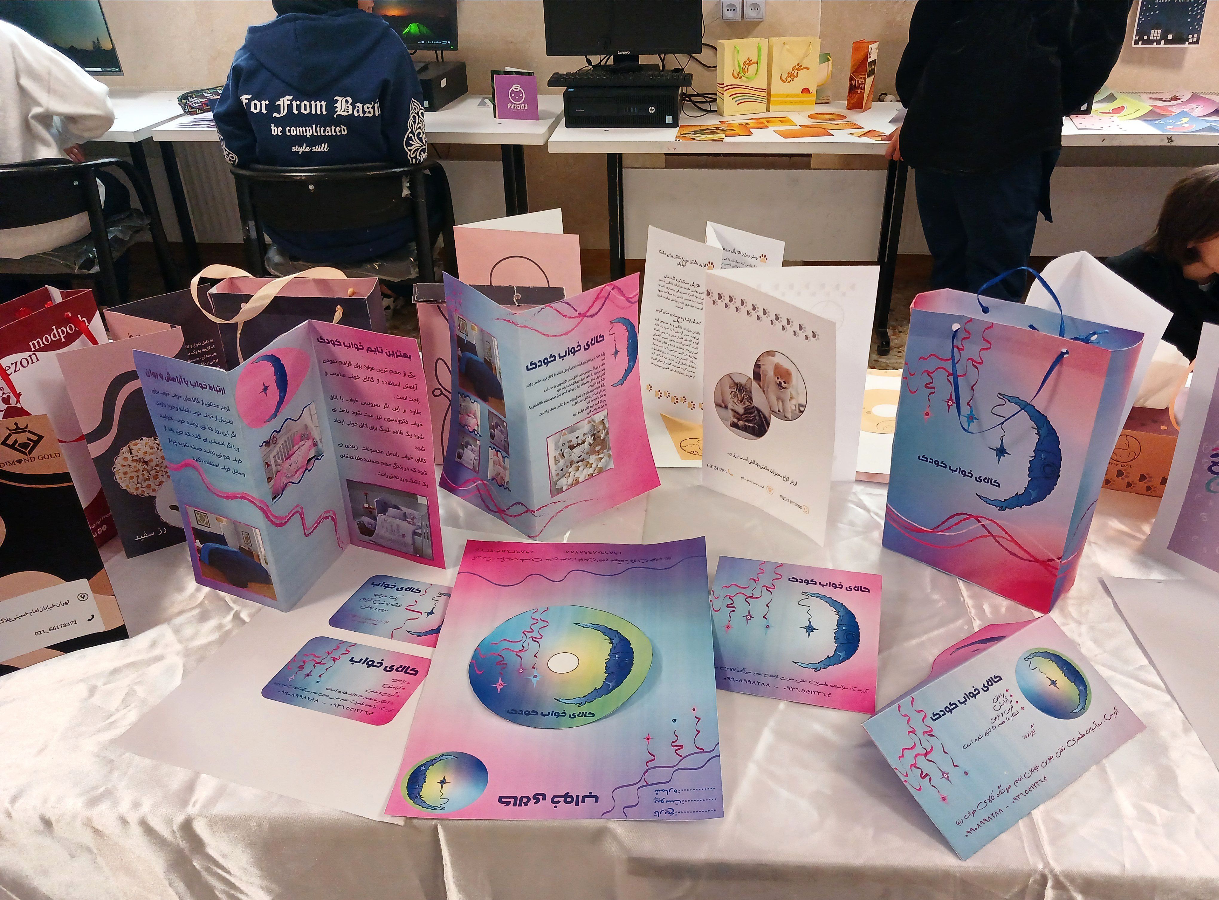 جشنواره هنری دانش‌آموزان رشته کاشی و عکاسی هنرستان کبری زرگران ملارد 