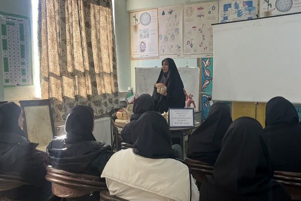 بازدید دانش‌آموزان فیروزکوهی از پژوهش‌سرای شهدای هسته‌ای 