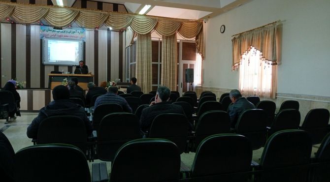 کارگاه آموزش خانواده ویژه اولیای مدارس پسرانه بن