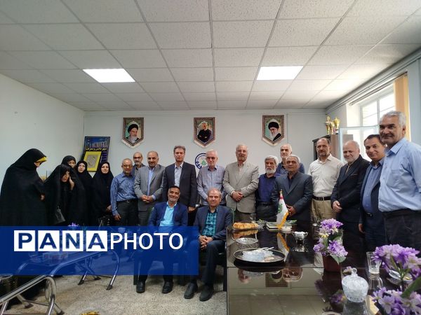 نشست هم‌اندیشی پیشکسوتان امورتربیتی با معاون پرورشی  و تربیت بدنی کاشمر