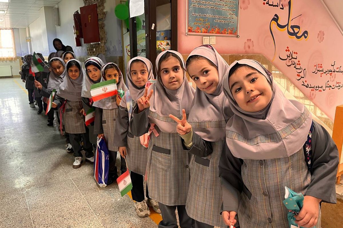 جشن شکوفه‌ها در مدارس بهارستان‌دو؛ آغاز سفری تازه برای کلاس اولی‌ها