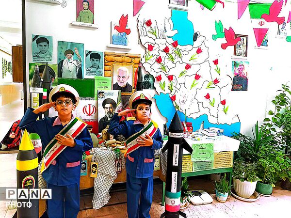 جشن آغاز سال تحصیلی و «روز پرچم» در مدرسه معراج منطقه ۱۰ تهران