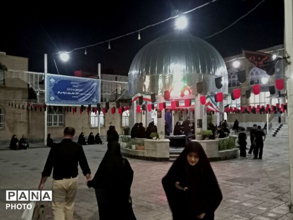حضور پرشور مردم  در مراسم عزاداری اباعبدالله الحسین
