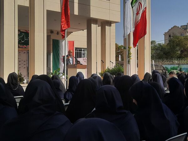 مراسم باشکوه زنگ ایثار و مقاومت در دبیرستان مصلی نژاد حضرت ام البنین