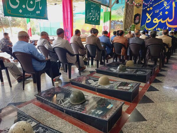 آیین غبارروبی و عطر افشانی گلزار شهدا شهرستان ملارد در هفته دفاع مقدس