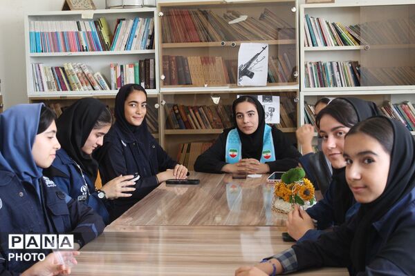 کارگاه آموزشی مدرسان پیشتاز و گردهمایی خبرنگاران پانا شهرستان فاروج با مسئولان سازمان دانش‌آموزی خراسان شمالی 