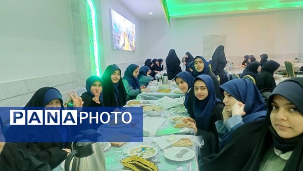 اردوی معنوی دانش آموزان دبیرستان شاهد تکتم در حرم مطهر رضوی