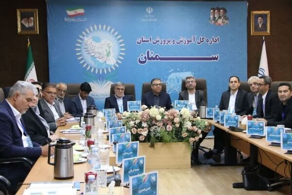 لوح تقدیر برترین شورای آموزش و پرورش کشور به استان سمنان اهدا شد