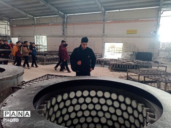 بازدید دانش آموزان دبیرستان نمونه آیت‌الله خامنه‌ای از شهرک صنعتی کاشمر