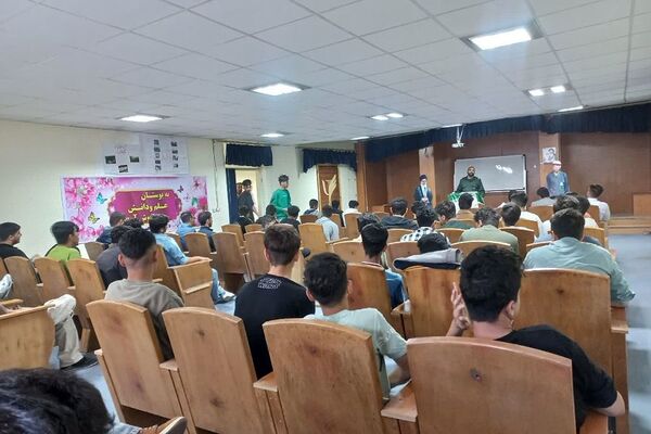 همایش پرسش و پاسخ اعتقادی دانش‌آموزی در دبیرستان سما رودهن