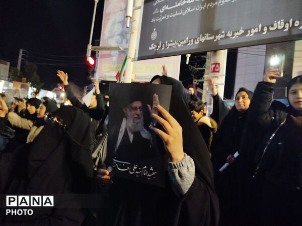 راهپیمایی بزرگ مردم ولایتمدار ورامین بر علیه آمریکا و اسرائیل جنایتکار برای خون خواهی رهبر معظم انقلاب اسلامی