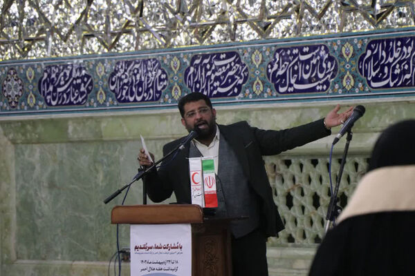 همایش تجلیل از دختران عضو هلال احمر در قم