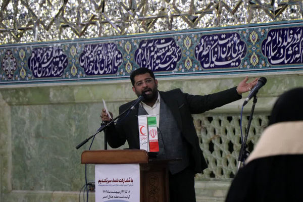 همایش تجلیل از دختران عضو هلال احمر در قم