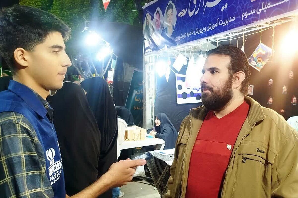 دشمن شناسی، مردم دوستی و پایبندی به اصول، مهم ترین درس‌ها برای نسل نوجوان است 
