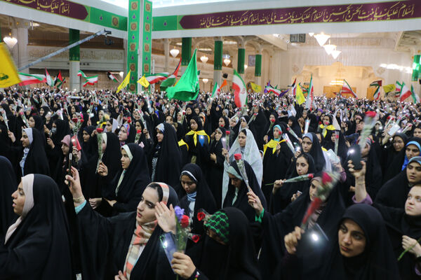 اجتماع عظیم دختران دانشجوی کشور در حرم حضرت معصومه(س)