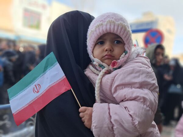 راهپیمایی ۲۲بهمن در شهرستان کاشمر با حضور پر رنگ مردم برگزار شد 