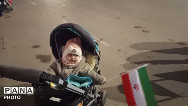 قسم به خون رهبر ایستاده ایم تا آخر
