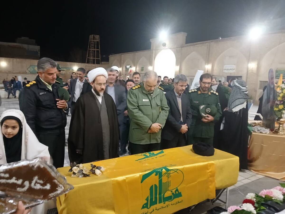 مراسم گرامیداشت شهدای مقاومت و تشیع نمادین پیکر پاک شهید سید حسن نصرالله در خلیل آباد 