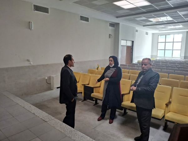 بازدید رئیس آموزش‌ و پرورش ناحیه ۲ از دبیرستان رحمت آیین یک