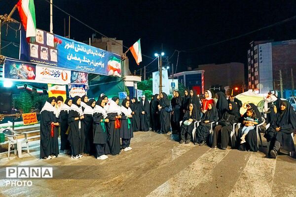 حضور پرشور دانش‌آموزان دبیرستان امام علی(ع) متوسطه اول در غرفه شهدای دانش‌آموز ورامین