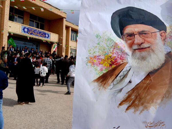 مردم شهرستان خانمیرزا در راهپیمایی ۲۲ بهمن وحدت را به نمایش گذاشتند