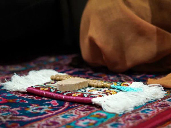 جلوه‌ای از اعتکاف دانش‌آموزی در مسجد امام علی‌بن‌ابی‌طالب (ع)