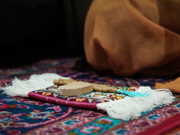 جلوه‌ای از اعتکاف دانش‌آموزی در مسجد امام علی‌بن‌ابی‌طالب (ع)