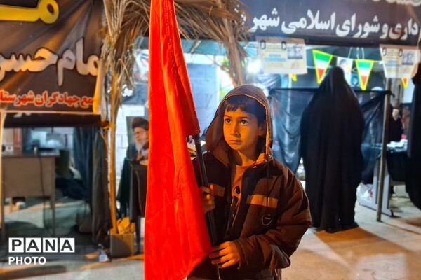 صحنه دیگری از عشق و ارادت ملت به رهبر در سومین شب سال جدید در شهرستان باشت