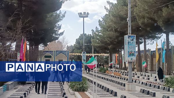 غبار روبی مزار شهدا نیشابور در هفته امور تربیتی