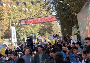 فریاد استکبارستیزی فرهنگیان و دانش‌آموزان البرزی در راهپیمایی یوم‌الله ۱۳ آبان