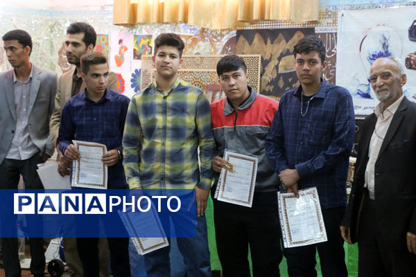 تجلیل از برترین‌های جشنواره پروژه خلاقیت در هنرستان ثامن الائمه قم