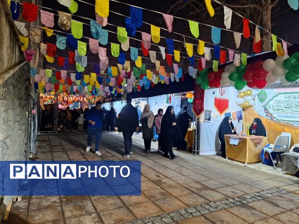 شادی مردم در کوچه وخیابان‌های مشهد در شب نیمه شعبان